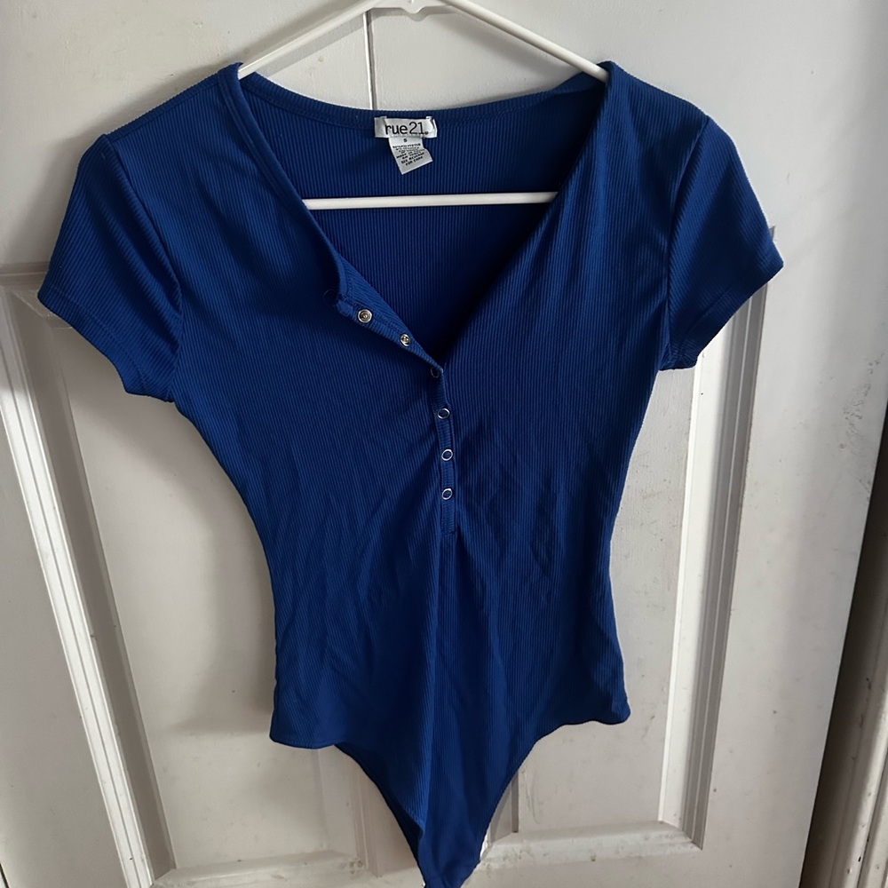 rue21 blue short-sleeved buttoned body suit